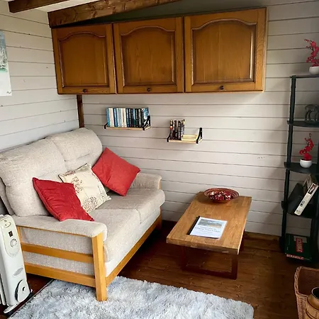Cherry Tree Glamping Lodge Wellington  Exterior photo