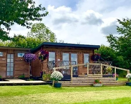 Cherry Tree Glamping Lodge Wellington  Exterior photo