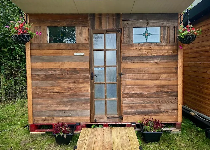 Cherry Tree Glamping Lodge